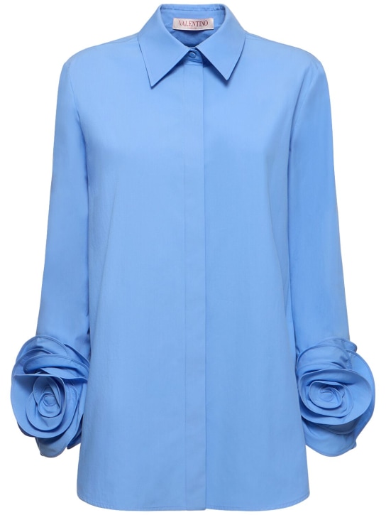 Valentino: Chemise en popeline de coton avec poignets à roses - Periwinkle Blue - women_0 | Luisa Via Roma