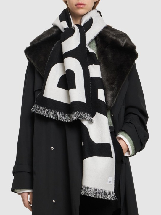 Burberry: Écharpe en maille de laine à logo - Noir - women_1 | Luisa Via Roma