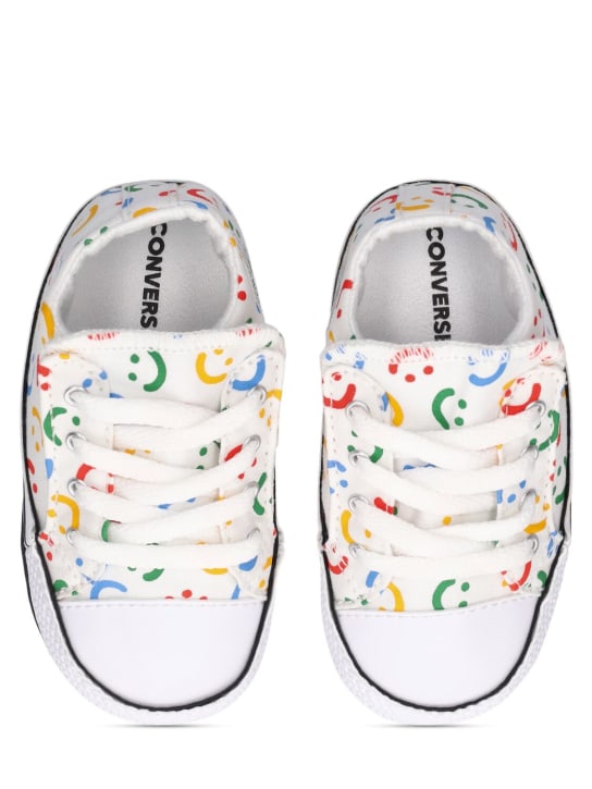 Converse: Chaussures premiers pas en toile imprimée - Blanc/Multi - kids-girls_1 | Luisa Via Roma