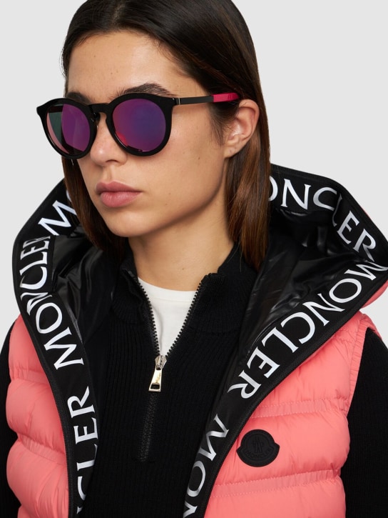 Moncler: Odeonn圆形太阳镜 - 黑色/紫色 - women_2 | Luisa Via Roma