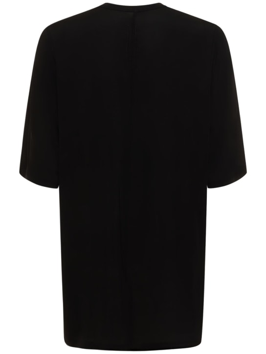 Rick Owens: T-shirt in cupro stretch con scollo a barca - men_4 | Luisa Via Roma