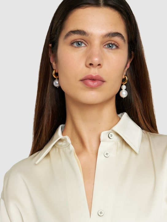 Timeless Pearly: Asymmetrische Ohrringe mit Perle - Weiß/ Grau - women_1 | Luisa Via Roma