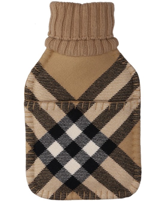 Burberry: Giant Check print hot water bottle - Archive Beige - ecraft_0 | Luisa Via Roma
