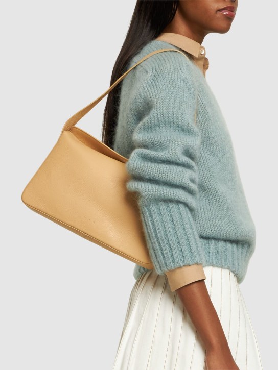 Aesther Ekme: Grained smooth leather shoulder bag - Champagne - women_1 | Luisa Via Roma