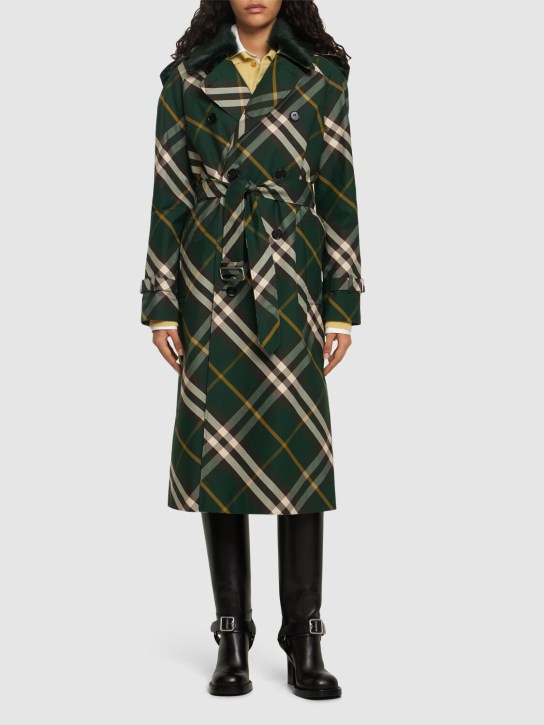Burberry: Trench-coat en gabardine à carreaux Waterloo - Vert/Multi - women_1 | Luisa Via Roma