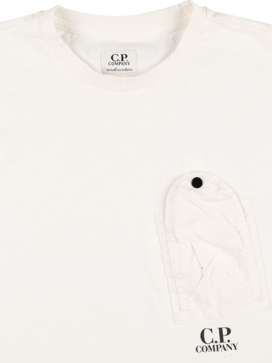 C.P. Company: T-Shirt aus Baumwolljersey mit Tasche - Weiß - kids-boys_1 | Luisa Via Roma