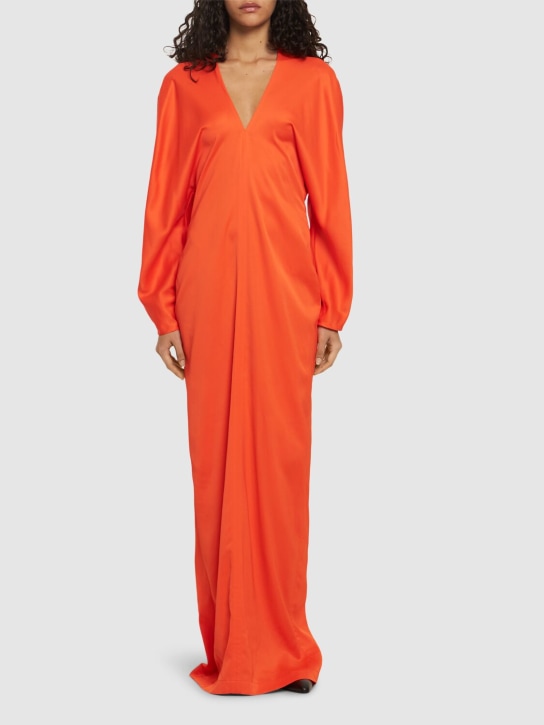 Ferragamo: Vestido largo de satén viscosa escote en  V - Naranja - women_1 | Luisa Via Roma