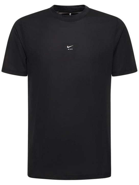 Nike: T-shirt MMW in techno con logo - Nero - men_0 | Luisa Via Roma