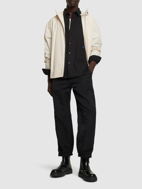 Burberry: Camisa de algodón con logo - Negro - men_1 | Luisa Via Roma