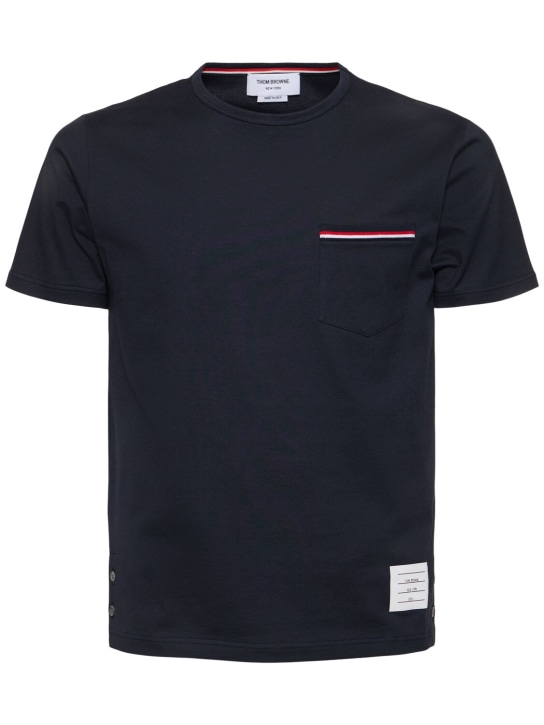 Thom Browne: T-shirt in cotone con tasca - Navy - men_0 | Luisa Via Roma