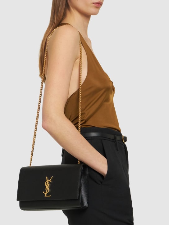 Saint Laurent: Medium Kate grain leather shoulder bag - Siyah - women_1 | Luisa Via Roma