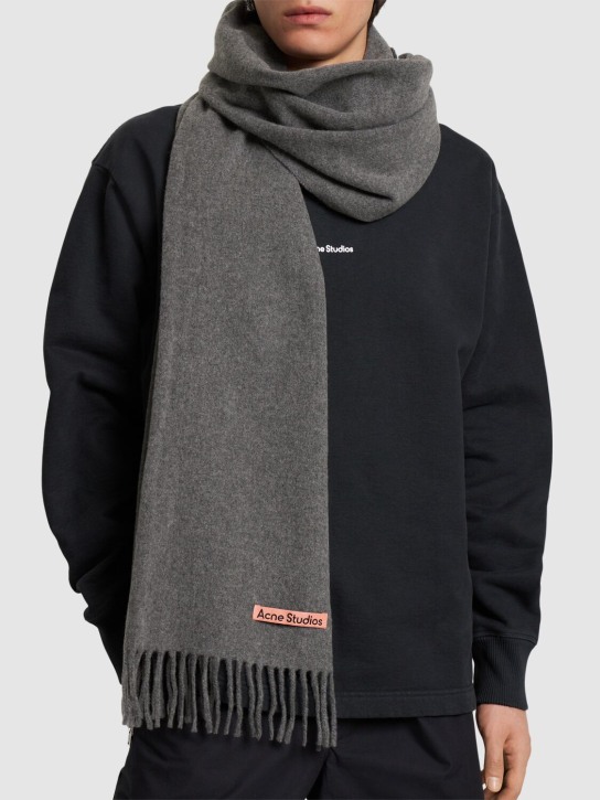 Acne Studios: Canada wool scarf - Heather Grey - men_1 | Luisa Via Roma