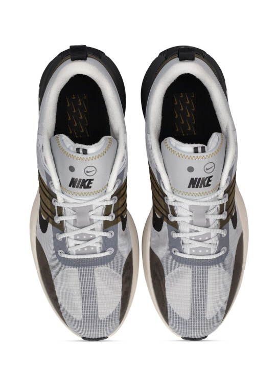 Nike: Lunar Roam sneakers - Platinum/Moss - men_5 | Luisa Via Roma