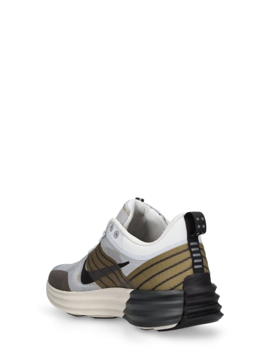 Nike: Lunar Roam sneakers - Platinum/Moss - men_3 | Luisa Via Roma