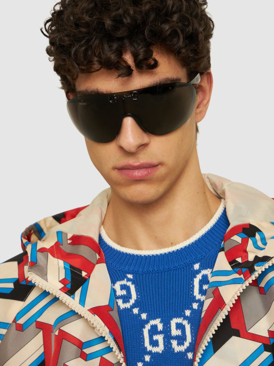 Gucci: GG1656S mask-shaped metal sunglasses - Siyah/Gri - men_1 | Luisa Via Roma