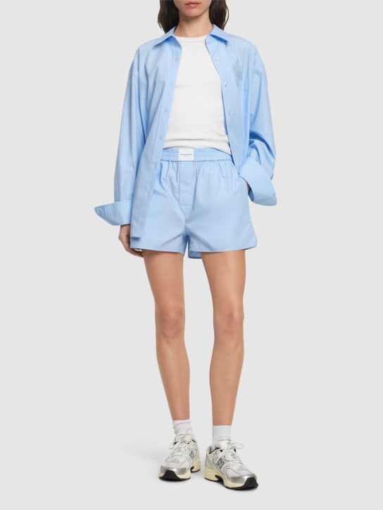 Alexander Wang: Shorts bóxer de algodón - Chambray Blue - women_1 | Luisa Via Roma