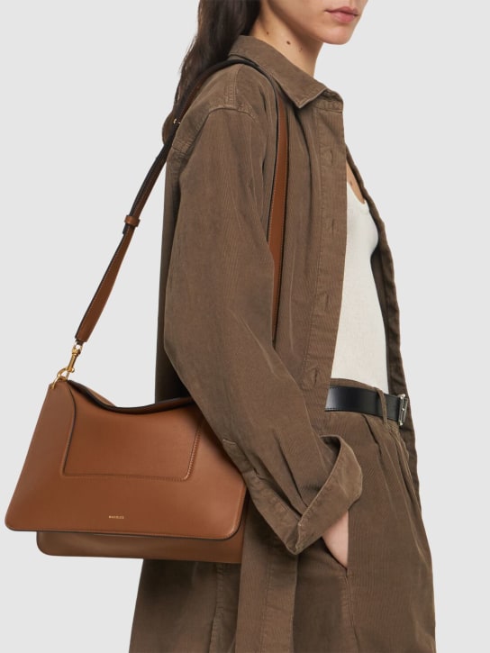 Wandler: Grand sac porté épaule en cuir Penelope - Saddle - women_1 | Luisa Via Roma