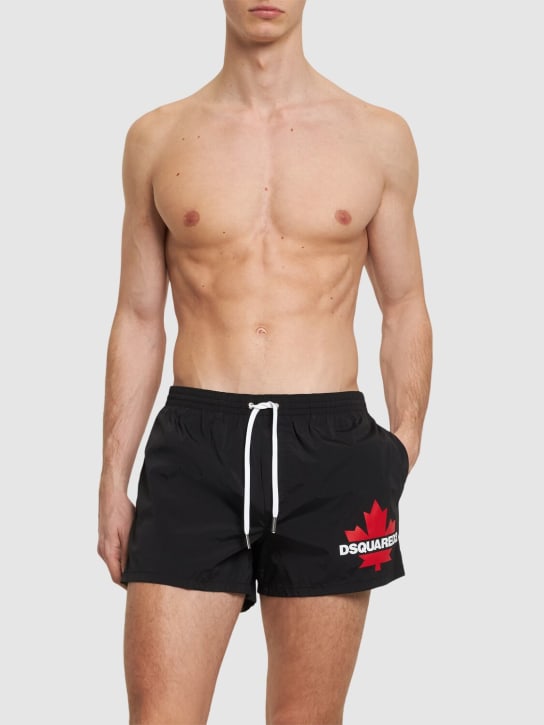 Dsquared2: Bañador shorts con logo - Negro/Rojo - men_1 | Luisa Via Roma