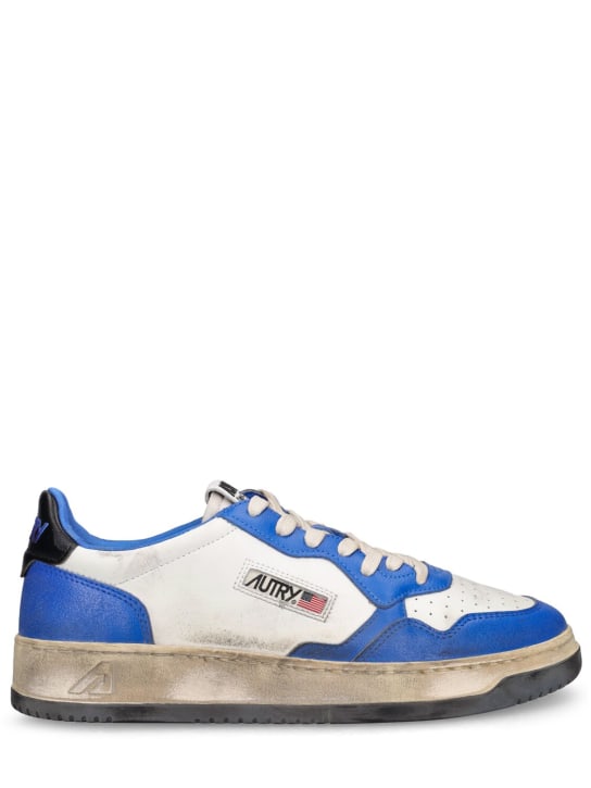 Autry: Medalist Super Vintage low sneakers - Beyaz/Mavi - men_0 | Luisa Via Roma