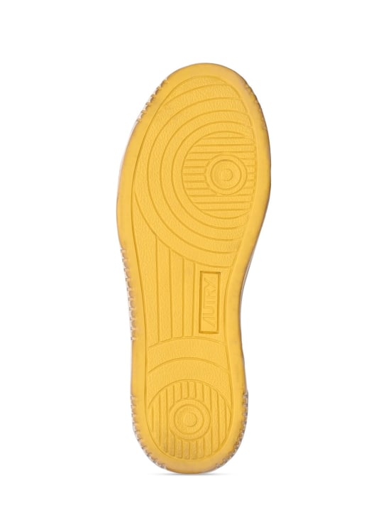Autry: Medalist Super Vintage low sneakers - men_4 | Luisa Via Roma
