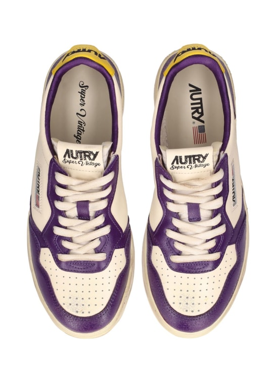 Autry: Medalist Super Vintage low sneakers - men_5 | Luisa Via Roma