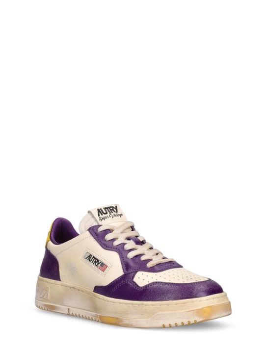 Autry: Medalist Super Vintage low sneakers - men_2 | Luisa Via Roma