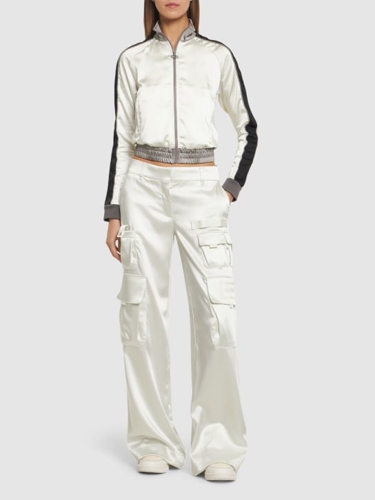 Off-White: Pantalones cargo de satén - Beige - women_1 | Luisa Via Roma