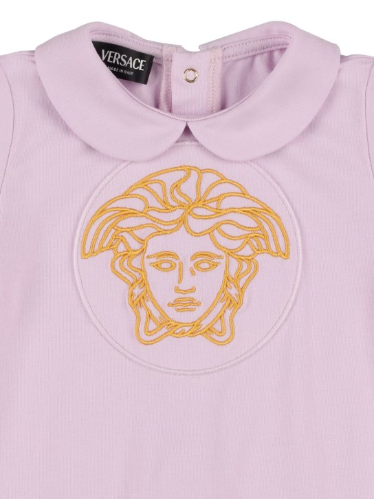 Versace: Barboteuse en jersey de coton à Medusa brodée - Lilas - kids-girls_1 | Luisa Via Roma