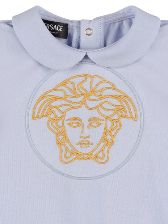 Versace: Tutina in jersey di cotone con ricami - Blu/Oro - kids-boys_1 | Luisa Via Roma