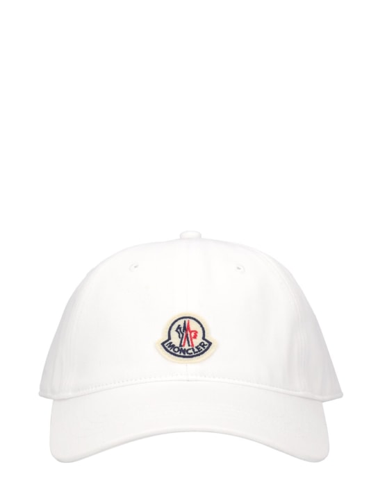 Moncler: Cappello baseball in cotone con logo ricamato - Bianco Ottico - men_0 | Luisa Via Roma