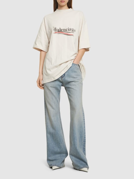 Balenciaga: T-Shirt aus Baumwolle mit Political-Logodruck - Naturfarben - women_1 | Luisa Via Roma