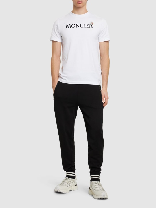 Moncler: Logo cotton t-shirt - Beyaz - men_1 | Luisa Via Roma