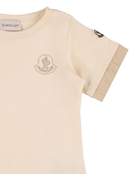 Moncler: Logo棉质平纹针织T恤 - 米黄色 - kids-girls_1 | Luisa Via Roma