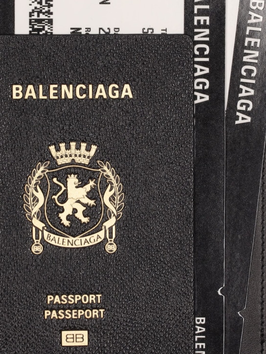 Balenciaga: Passport leather phone holder - men_1 | Luisa Via Roma