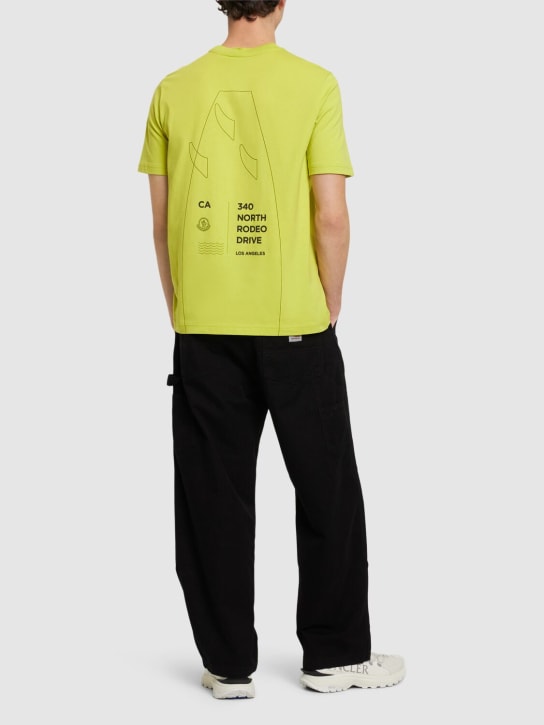 Moncler: Printed cotton t-shirt - 옐로우 - men_1 | Luisa Via Roma
