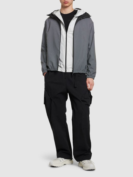 Moncler: Sautron tech fishnet print jacket - 深灰色 - men_1 | Luisa Via Roma