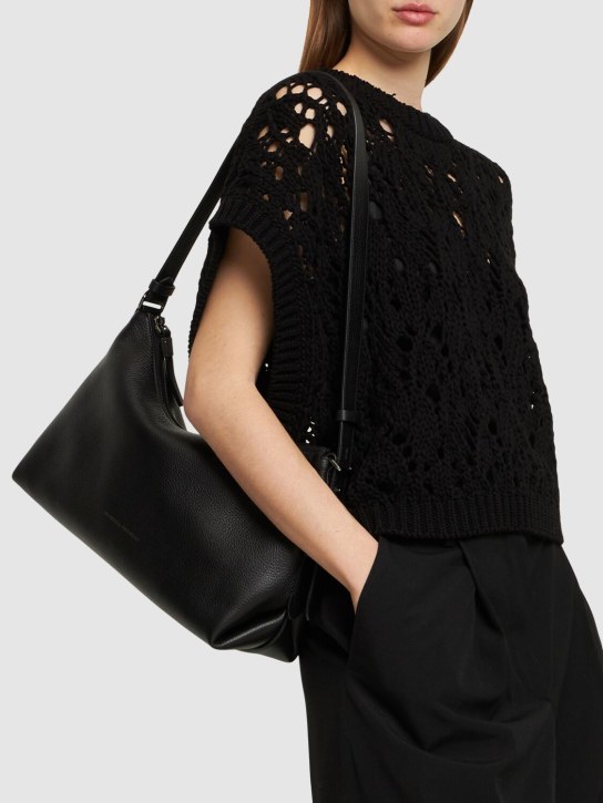 Brunello Cucinelli: Large grained leather shoulder bag - Siyah - women_1 | Luisa Via Roma