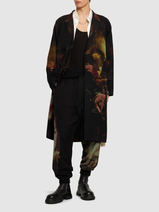 Yohji Yamamoto: Abrigo largo de lino estampado - Negro - men_1 | Luisa Via Roma