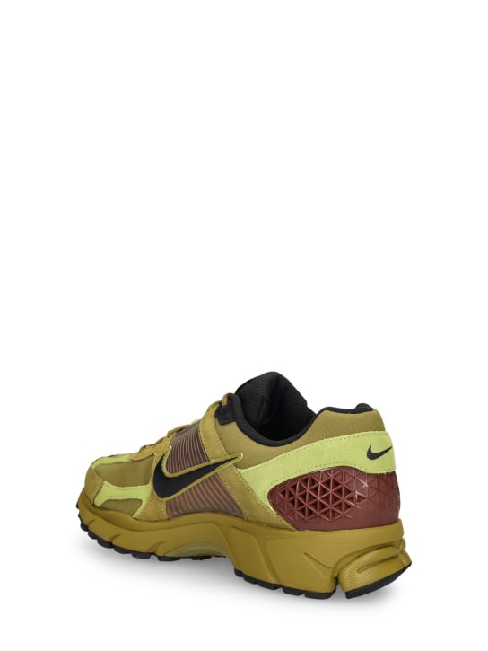 Nike: Zoom Vomero 5 sneakers - Green - men_3 | Luisa Via Roma