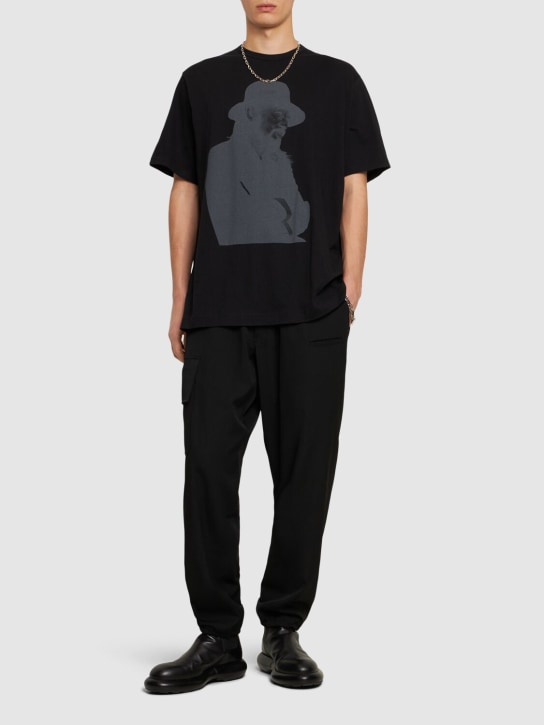 Yohji Yamamoto: 프린트 코튼 티셔츠 - 블랙 - men_1 | Luisa Via Roma
