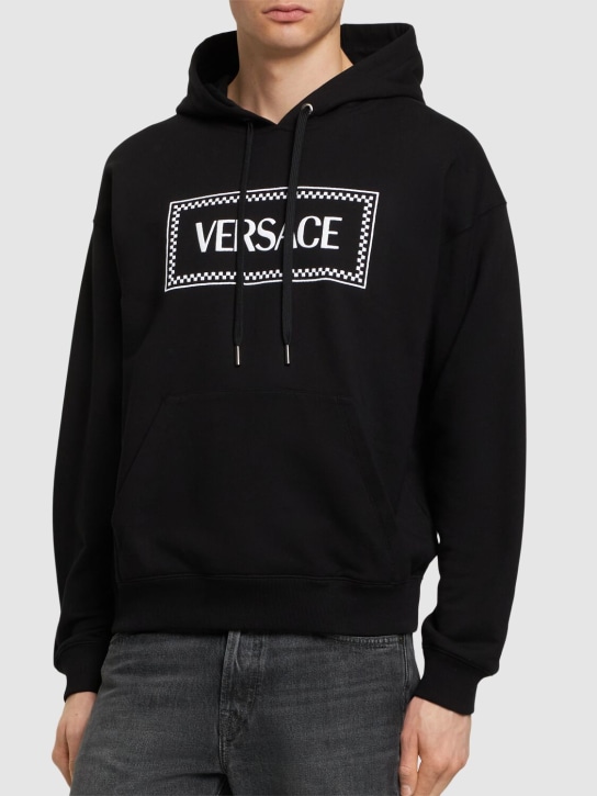 Versace: Felpa in cotone con cappuccio - Nero - men_2 | Luisa Via Roma