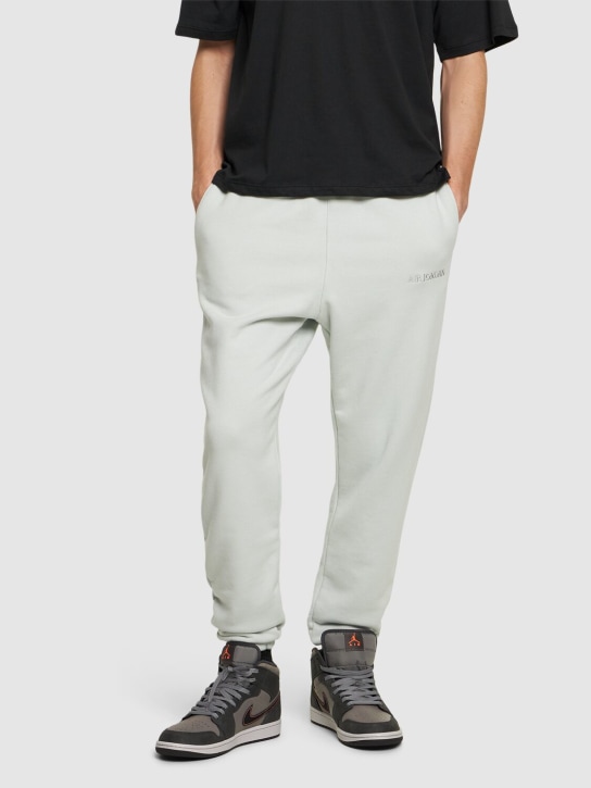 Nike: Sneakers "Air Jordan 1 Mid SE" - men_1 | Luisa Via Roma