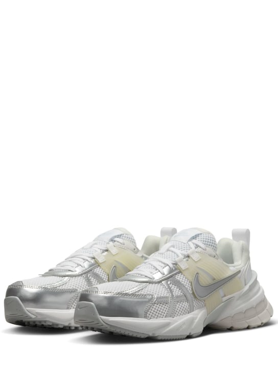 Nike: V2K Run sneakers - White/Metallic - women_1 | Luisa Via Roma