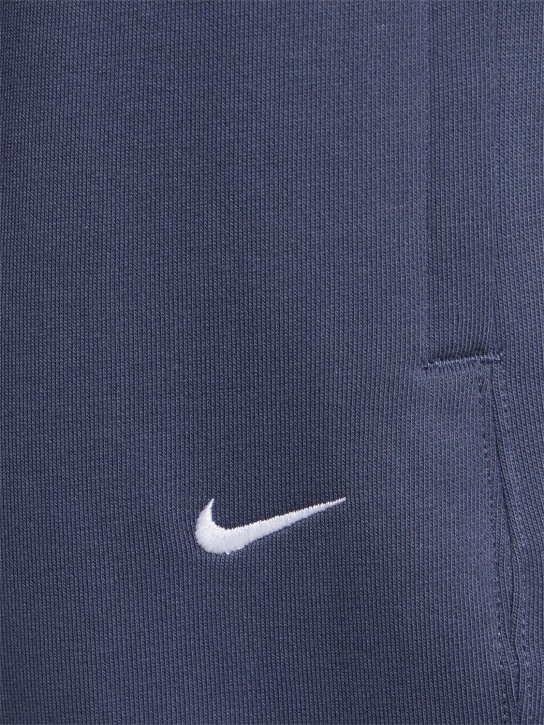 Nike: Pantaloni in misto cotone con Swoosh - Thunder Blue - men_1 | Luisa Via Roma