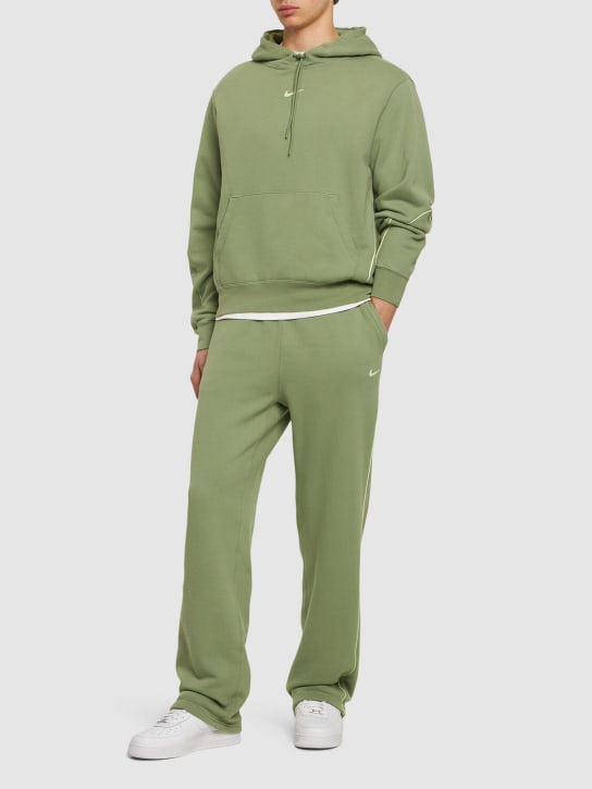 Nike: Pantaloni Nocta in pile - Oil Green/Lime - men_1 | Luisa Via Roma