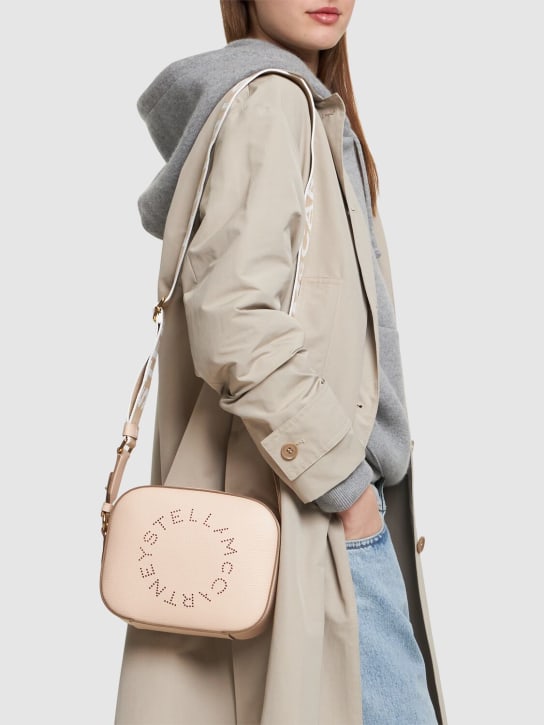 Stella McCartney: Small embossed faux leather camera bag - Ballet Pink - women_1 | Luisa Via Roma