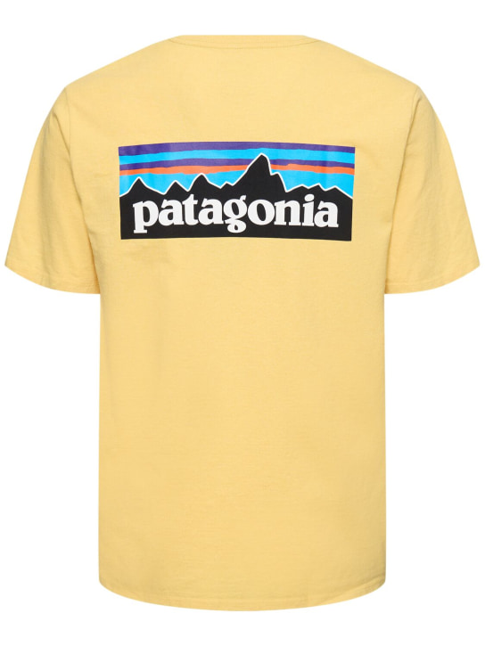 Patagonia: Camiseta de algodón con logo - Milled Yellow - men_0 | Luisa Via Roma