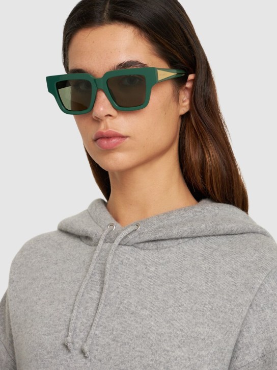 Bottega Veneta: Tri-fold square sunglasses - Yeşil - women_1 | Luisa Via Roma