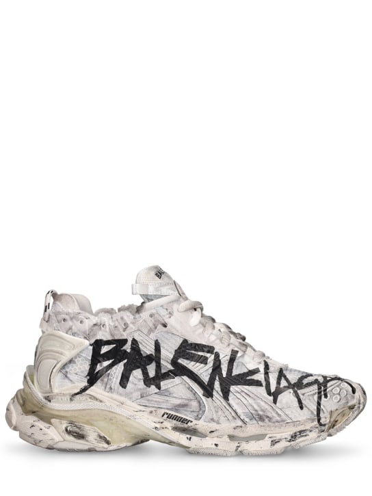 Balenciaga: Sneakers aus Mesh und Nylon mit Graffiti „Runner“ - Weiß/Schwarz - men_0 | Luisa Via Roma