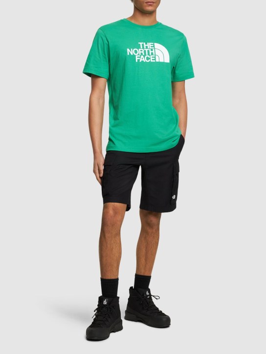 The North Face: T-shirt à manches courtes Easy - Optic Emerald - men_1 | Luisa Via Roma